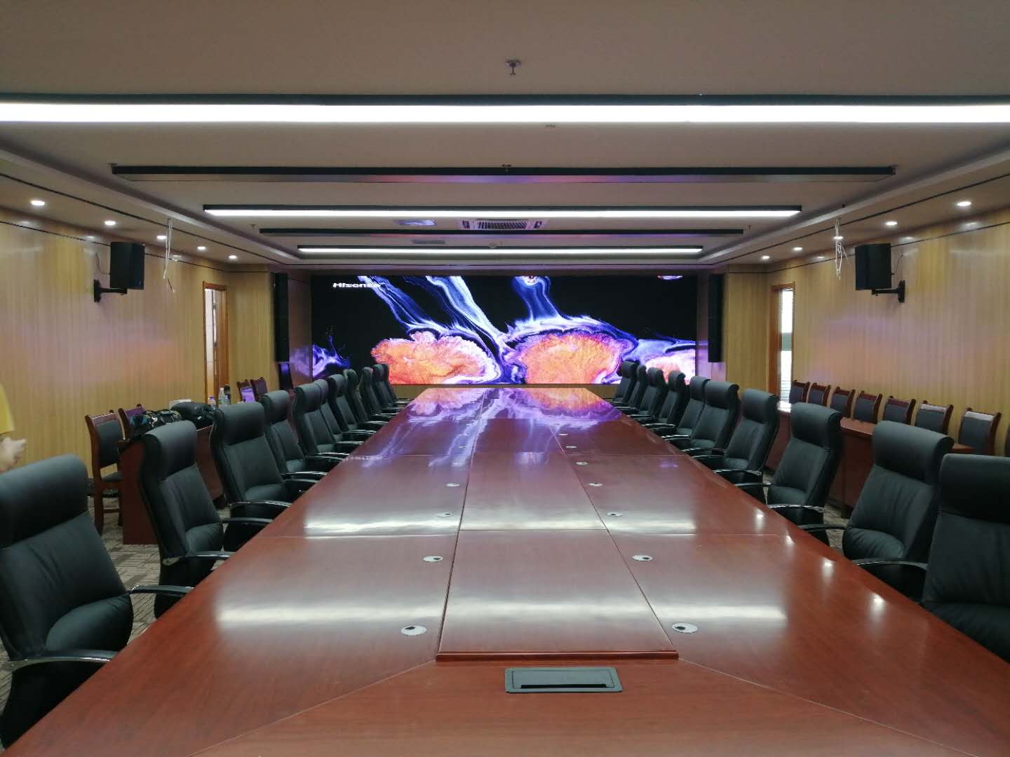 濰坊某事業(yè)單位音、視頻會議集成項目完工，會議辦公、音響系統(tǒng)、1.2小間距顯示系統(tǒng)完美融合